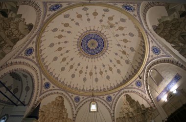 İstanbul, Türkiye 'deki Davut Paşa Camii ve Kompleksi 1498 yılında inşa edildi. İstanbul 'un en eski camilerinden biridir. Cami, Madrasa, Çeşme ve Mezardan oluşur..