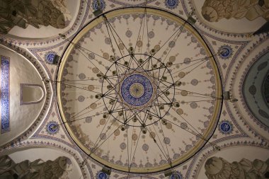 İstanbul, Türkiye 'deki Davut Paşa Camii ve Kompleksi 1498 yılında inşa edildi. İstanbul 'un en eski camilerinden biridir. Cami, Madrasa, Çeşme ve Mezardan oluşur..