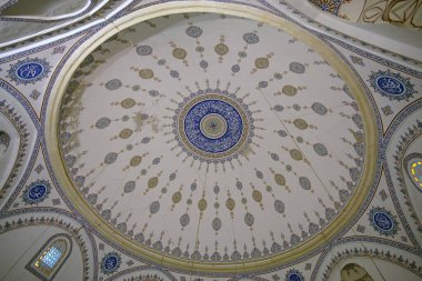 İstanbul, Türkiye 'deki Davut Paşa Camii ve Kompleksi 1498 yılında inşa edildi. İstanbul 'un en eski camilerinden biridir. Cami, Madrasa, Çeşme ve Mezardan oluşur..