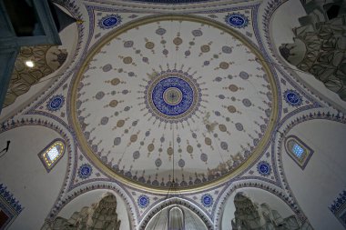 İstanbul, Türkiye 'deki Davut Paşa Camii ve Kompleksi 1498 yılında inşa edildi. İstanbul 'un en eski camilerinden biridir. Cami, Madrasa, Çeşme ve Mezardan oluşur..