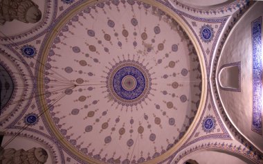 İstanbul, Türkiye 'deki Davut Paşa Camii ve Kompleksi 1498 yılında inşa edildi. İstanbul 'un en eski camilerinden biridir. Cami, Madrasa, Çeşme ve Mezardan oluşur..