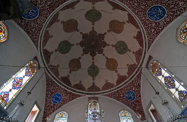 シンリ モスクと複合施設はトルコのウスクダルルにあり 16世紀にミマール シンアンによって建設された モスク内のタイルは壮観です — ストック写真