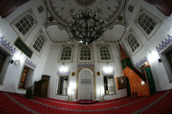 이스탄불에 모스크와 마드라사는 세기에 이곳은 관광지입니다 — 스톡 사진