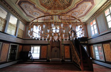 Türkiye 'nin İstanbul kentindeki Defterdar İbrahim Paşa Camii 1661 yılında inşa edildi. Boğaz 'a hükmeden bir yerde..