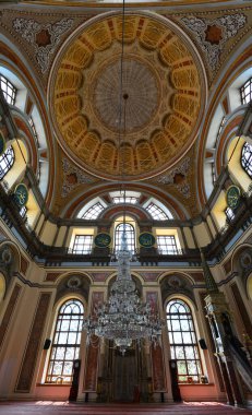 İstanbul, Türkiye 'de yer alan Dolmabahçe Camii, 1855 yılında Garabet Balyan tarafından inşa edilmiştir..