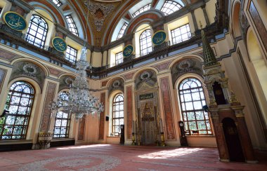 İstanbul, Türkiye 'de yer alan Dolmabahçe Camii, 1855 yılında Garabet Balyan tarafından inşa edilmiştir..