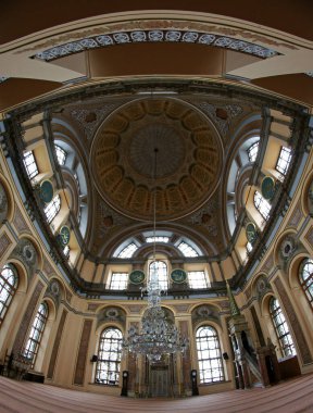 İstanbul, Türkiye 'de yer alan Dolmabahçe Camii, 1855 yılında Garabet Balyan tarafından inşa edilmiştir..