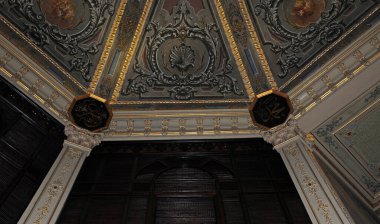 İstanbul, Türkiye 'de yer alan Ertuğrul Tekke Camii 1887 yılında inşa edildi. Ahşap mimari görülmeye değer..