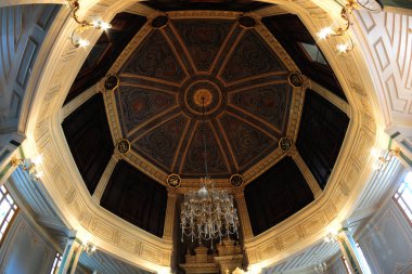 İstanbul, Türkiye 'de yer alan Ertuğrul Tekke Camii 1887 yılında inşa edildi. Ahşap mimari görülmeye değer..