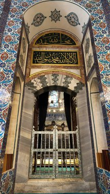 İstanbul, Türkiye 'de yer alan Eyup Sultan Mezarı 1458 yılında inşa edildi. Eyüp Sultan Müslümanlar için çok önemli bir kişidir..
