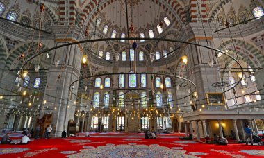 İstanbul, Türkiye 'deki Fatih Camii 1771 yılında inşa edildi..