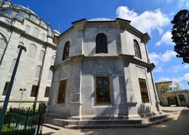 İstanbul, Türkiye 'de yer alan Fatih Sultan Mehmet' in mezarı Fatih Kompleksi 'nin bir parçası. 1900 'de inşa edilmiş. 15. yüzyılda inşa edilmiş..