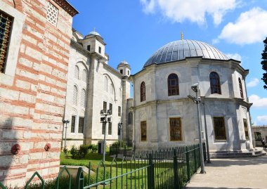 İstanbul, Türkiye 'de yer alan Fatih Sultan Mehmet' in mezarı Fatih Kompleksi 'nin bir parçası. 1900 'de inşa edilmiş. 15. yüzyılda inşa edilmiş..