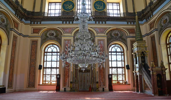 Dolmabahce清真寺位于土耳其伊斯坦布尔 由Garabet Balyan建于1855年 — 图库照片
