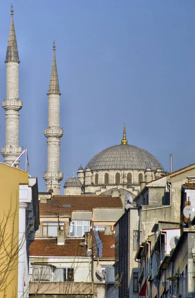 トルコのイスタンブールにあるファティフ モスクは1771年に建設された — ストック写真