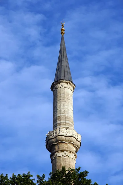 位于土耳其伊斯坦布尔的法蒂赫清真寺建于1771年 — 图库照片