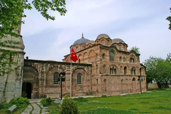 トルコのイスタンブールにあるフェティヤ モスク 英語版 またはテトコス パマカリオス修道院 英語版 13世紀末にビザンツ時代の名士の一人であるミヘイル グラバス タルカニオテス 英語版 — ストック写真