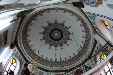 İstanbul, Türkiye 'de yer alan Hacı Kucuk Camii, 19. yüzyılda inşa edildi..