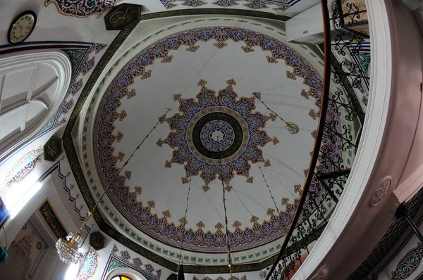 Ubicada Estambul Turquía Mezquita Haci Kucuk Fue Construida Siglo Xix — Foto de Stock