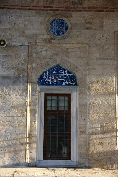 イスタンブールトルコ 2010年12月18日 トルコのイスタンブールに位置するハディム イブラヒム パシャ モスクは 16世紀にミマール シンアンによって建てられました — ストック写真