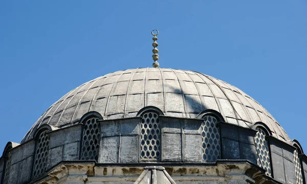 トルコのビレルビアに位置するハミディ エヴェル モスクは1778年に建てられました — ストック写真