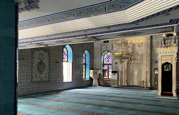 İstanbul 'un Sisli ilçesinde Hamidiye Mesrutiyet Camii bulunmaktadır. Cami Sultan Abdülhamit tarafından 1895 yılında inşa edildi..