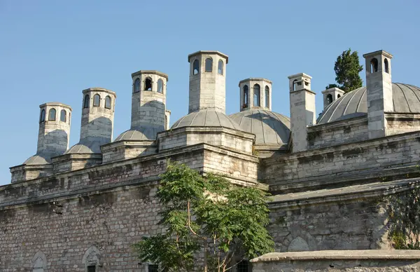 哈塞克苏丹清真寺和建筑群 Haseki Sultan Mosque Complex 是位于土耳其伊斯坦布尔的一个大型建筑群 它是Mimar Sinan在16世纪建造的 — 图库照片