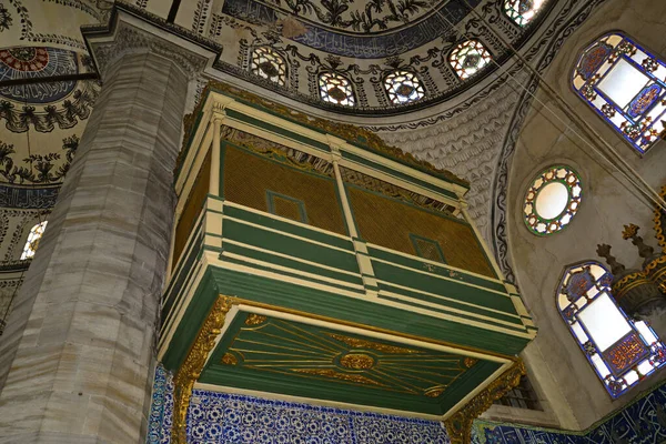 伊斯坦布尔土耳其 2017年7月30日 Hekimoglu Ali Pasha清真寺是土耳其伊斯坦布尔的一个大型建筑群 它建于1734 1735年间 — 图库照片