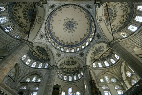 İstanbul hindisi. 30 Temmuz 2017. Hekimoğlu Ali Paşa Camii İstanbul, Türkiye 'de büyük bir kompleks. 1734-1735 yılları arasında inşa edilmiş..