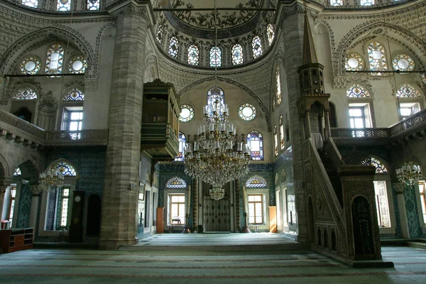 Hekimoğlu Ali Paşa Camii İstanbul, Türkiye 'de büyük bir kompleks. 1734-1735 yılları arasında inşa edilmiş..