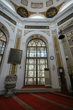 İstanbul, Türkiye 'de yer alan Hirka-i Serif Camii 1851 yılında inşa edilmiştir. Hz. Muhammed 'in hırkası burada bulunabilir..