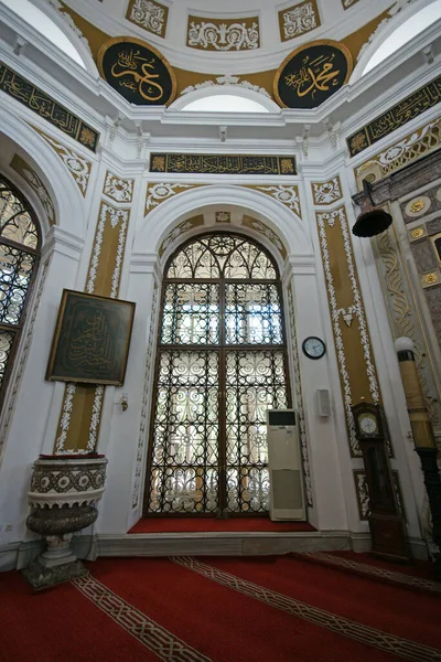 이스탄불에 세르프 사원은 1851 모하메드의 심장은 여기서 수있습니다 — 스톡 사진