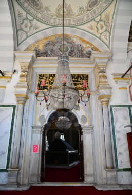 İstanbul, Türkiye 'de bulunan I. Abdülhamit Mezarı ve Kompleksi 1777 yılında inşa edilmiştir. İçinde, Hz. Muhammed 'in ayak izleri.