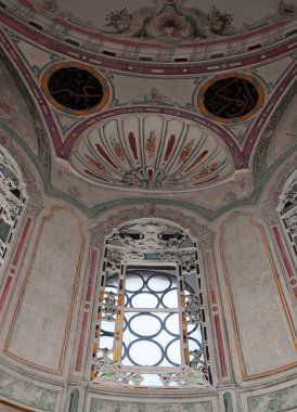 İstanbul hindisi. 29 Ağustos 2021. İstanbul, Türkiye 'de bulunan I. Abdülhamit Mezarı ve Kompleksi 1777 yılında inşa edilmiştir. İçinde, Hz. Muhammed 'in ayak izleri.