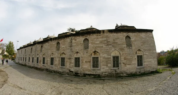 位于土耳其伊斯坦布尔的苏丹二世碧亚兹特清真寺和建筑群建于1506年 — 图库照片