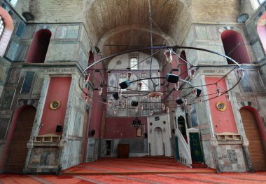 Türkiye 'nin İstanbul kentinde yer alan Kalenderhane Camii Romalılar tarafından kilise olarak inşa edildi. 18. yüzyılda bir camiye dönüştürüldü. İçinde freskler var..