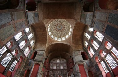 Türkiye 'nin İstanbul kentinde yer alan Kalenderhane Camii Romalılar tarafından kilise olarak inşa edildi. 18. yüzyılda bir camiye dönüştürüldü. İçinde freskler var..