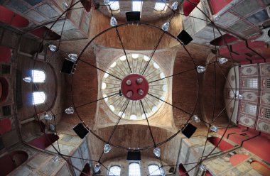 Türkiye 'nin İstanbul kentinde yer alan Kalenderhane Camii Romalılar tarafından kilise olarak inşa edildi. 18. yüzyılda bir camiye dönüştürüldü. İçinde freskler var..