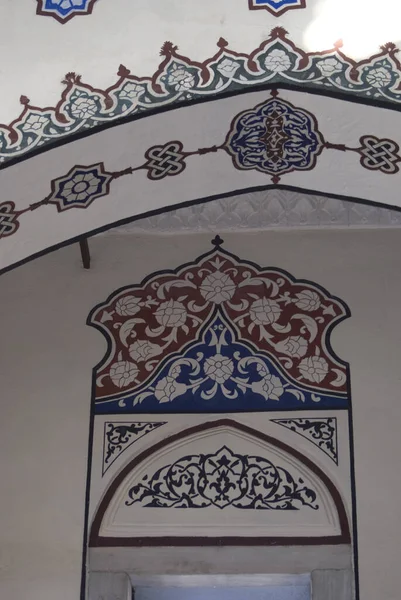 İstanbul, Türkiye 'de yer alan Kara Ahmet Paşa Camii ve Mezarı 16. yüzyılda Mimar Sinan tarafından inşa edildi..