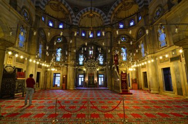 Laleli Camii, İstanbul 'un Fatih ilçesindeki Osmanlı döneminden kalma tarihi bir ibadethane. 1760-1763 yılları arasında.