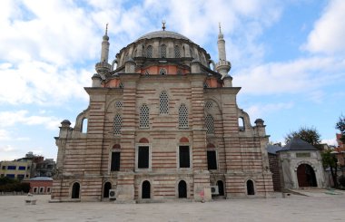 Laleli Camii, İstanbul 'un Fatih ilçesindeki Osmanlı döneminden kalma tarihi bir ibadethane. 1760-1763 yılları arasında.