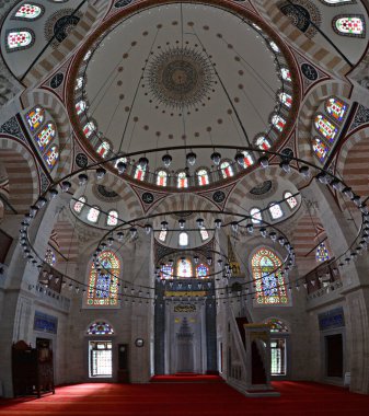 İstanbul, Türkiye 'de yer alan Mesih Ali Paşa Camii 16. yüzyılda Mimar Sinan tarafından inşa edilmiştir..