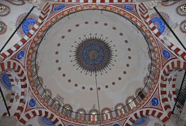 İstanbul, Türkiye 'de yer alan Mesih Ali Paşa Camii 16. yüzyılda Mimar Sinan tarafından inşa edilmiştir..