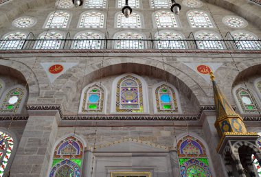Türkiye 'nin Edirnekapi ilçesinde yer alan Mihrimah Sultan Camii ve Kompleksi 16. yüzyılda Mimar Sinan tarafından inşa edilmiştir..