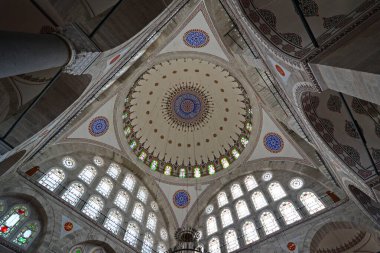 Türkiye 'nin Edirnekapi ilçesinde yer alan Mihrimah Sultan Camii ve Kompleksi 16. yüzyılda Mimar Sinan tarafından inşa edilmiştir..