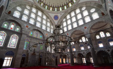 Türkiye 'nin Edirnekapi ilçesinde yer alan Mihrimah Sultan Camii ve Kompleksi 16. yüzyılda Mimar Sinan tarafından inşa edilmiştir..