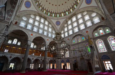 Türkiye 'nin Edirnekapi ilçesinde yer alan Mihrimah Sultan Camii ve Kompleksi 16. yüzyılda Mimar Sinan tarafından inşa edilmiştir..