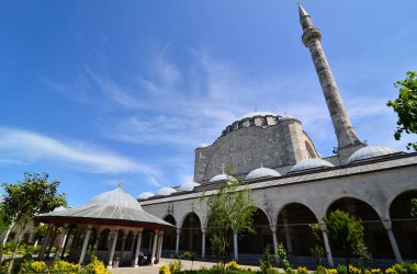 Türkiye 'nin Edirnekapi ilçesinde yer alan Mihrimah Sultan Camii ve Kompleksi 16. yüzyılda Mimar Sinan tarafından inşa edilmiştir..