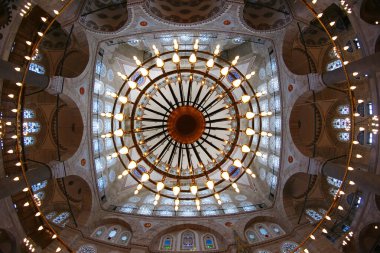 Türkiye 'nin Edirnekapi ilçesinde yer alan Mihrimah Sultan Camii ve Kompleksi 16. yüzyılda Mimar Sinan tarafından inşa edilmiştir..