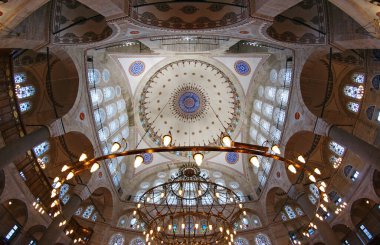 Türkiye 'nin Edirnekapi ilçesinde yer alan Mihrimah Sultan Camii ve Kompleksi 16. yüzyılda Mimar Sinan tarafından inşa edilmiştir..